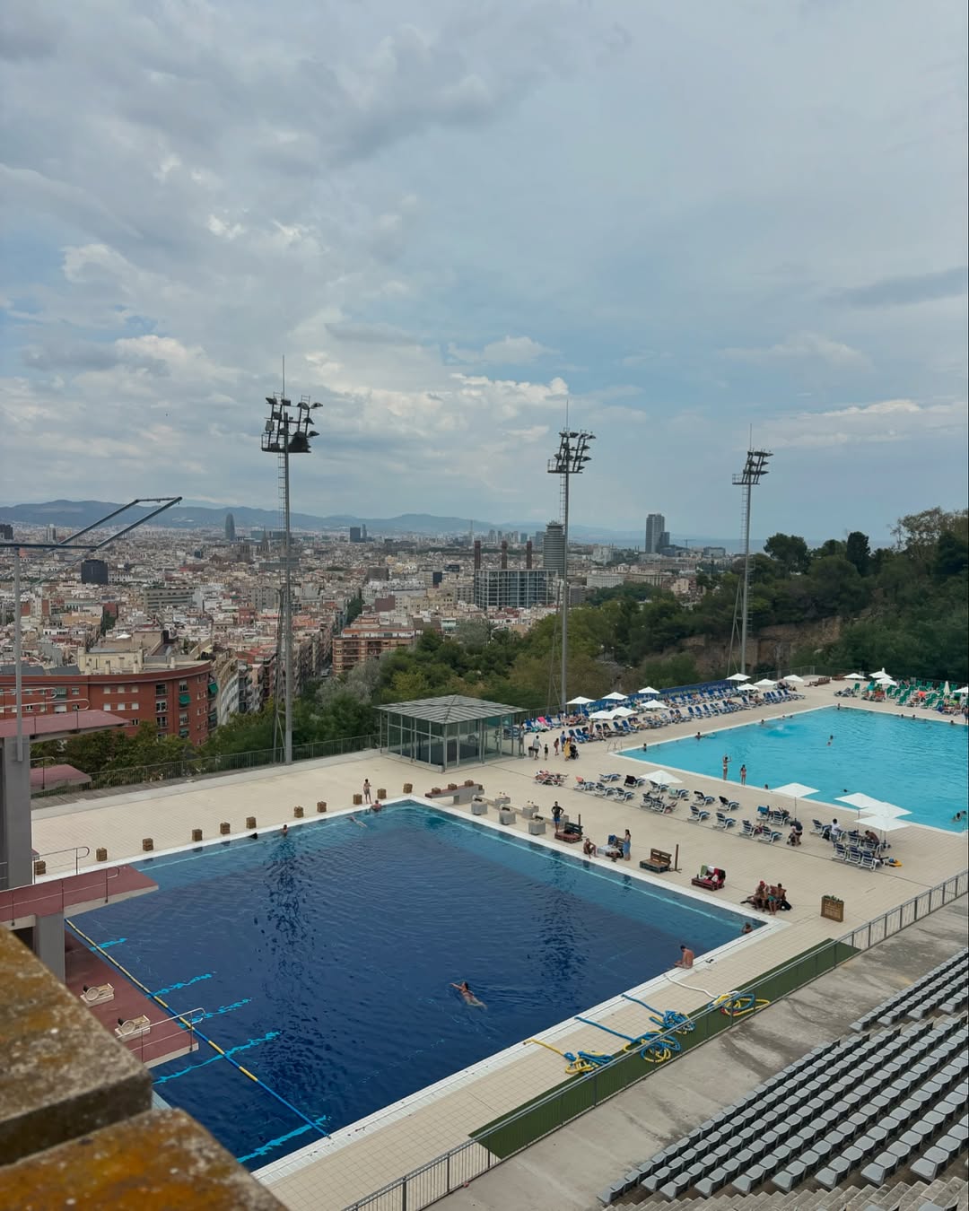 ‼️Derniers jours pour profiter de la piscine extérieure de Montjuic ! 🏊♂️