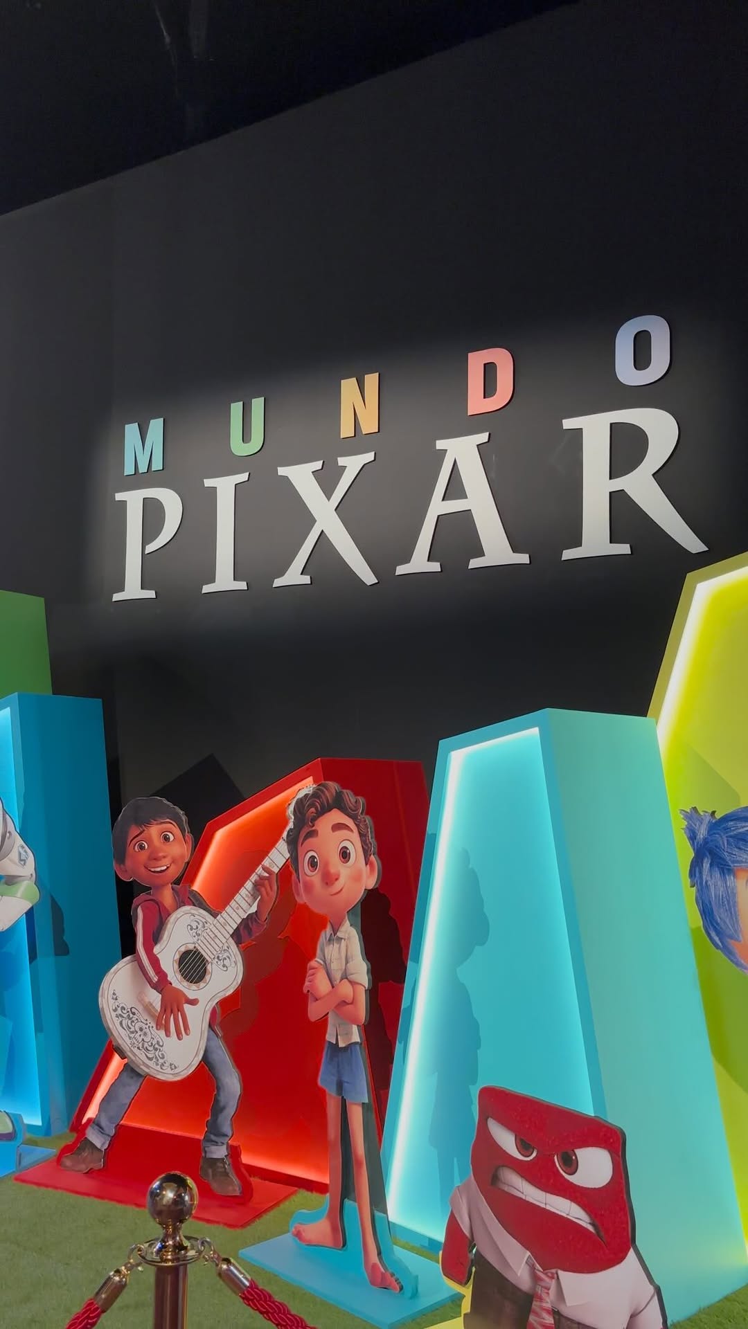 Partez à la rencontre de vos personnages préférés du Monde Pixar avec des déc...