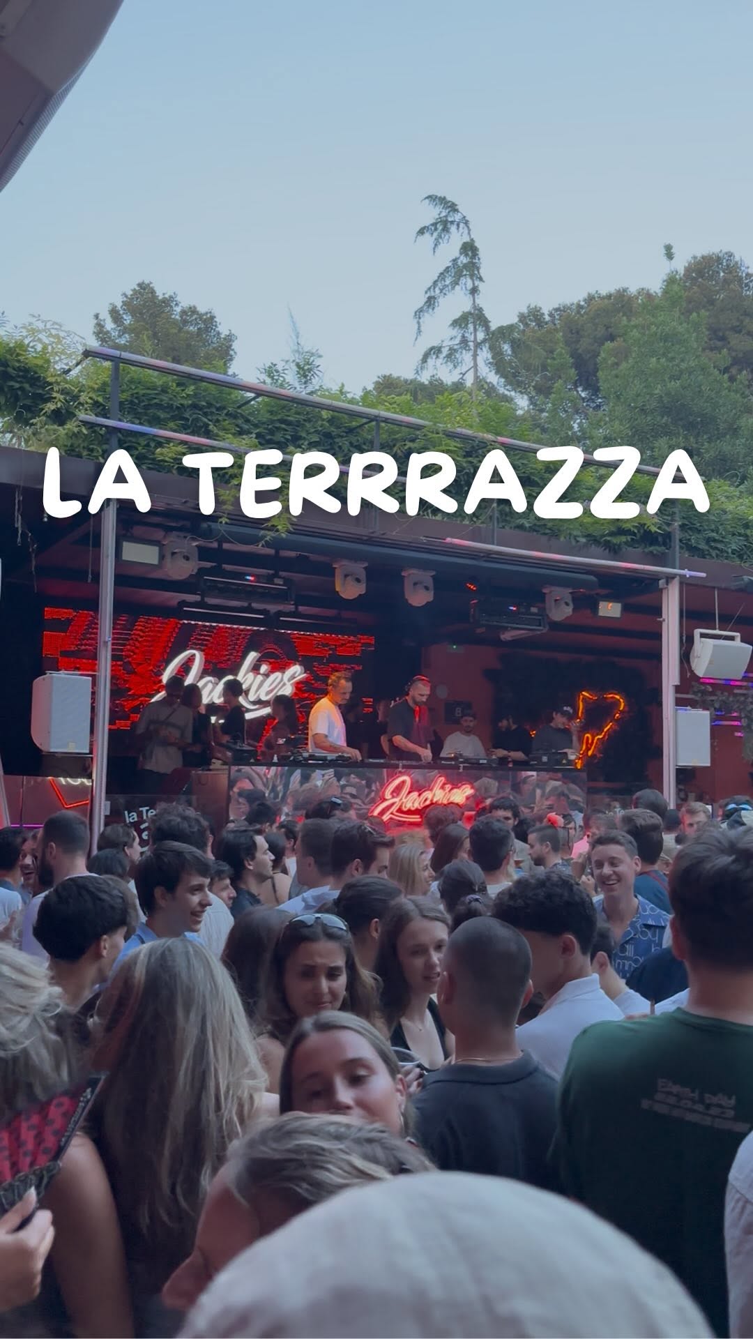 L’un des lieux les plus cools de Barcelone où faire la fête ! 🎉